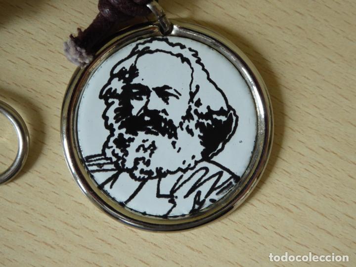 Coleccionismo de llaveros: Carlos Marx en esmalte. Llavero de los a&ntilde;os 60-70