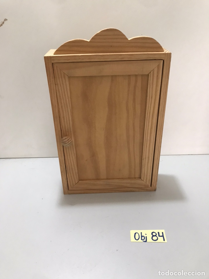 Coleccionismo de llaveros: PEQUE&Ntilde;A REPISA DE MADERA PARA LLAVES ETC. - Foto 2