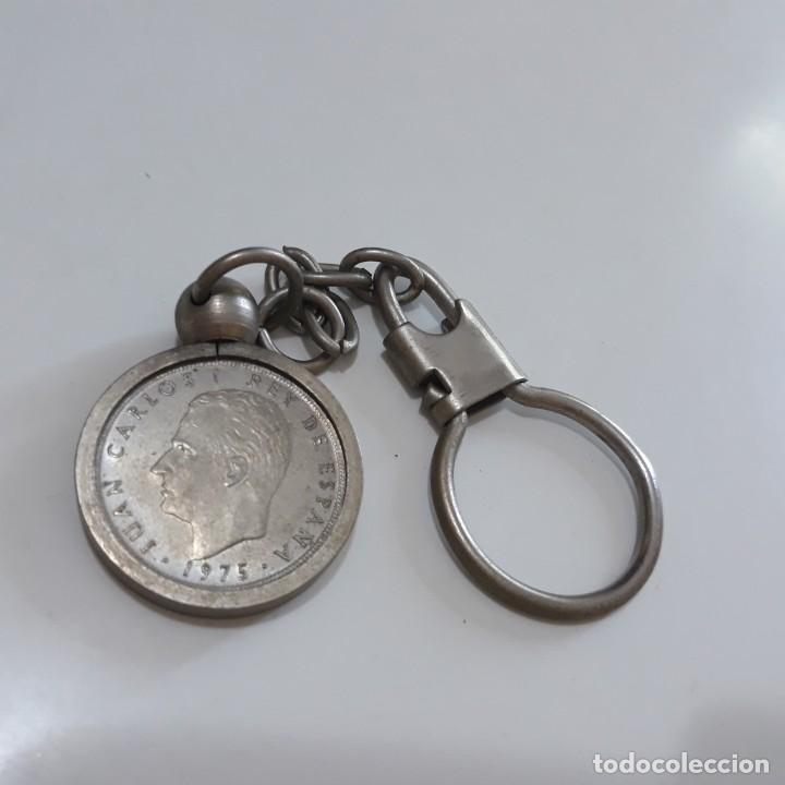 Sammlung von Schl&uuml;sselanh&auml;ngern: LLAVERO 5 PESETAS DE CURSO LEGAL 1975 JUAN CARLOS I