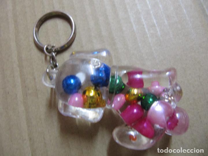 Coleccionismo de llaveros: PERRO PLASTICO CON BOLAS EN SU INTERIOR RARO - Foto 2