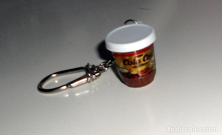 Coleccionismo de llaveros: LLAVERO BOTE con TAPA - COLA CAO - ANTIGUO - VINTAGE