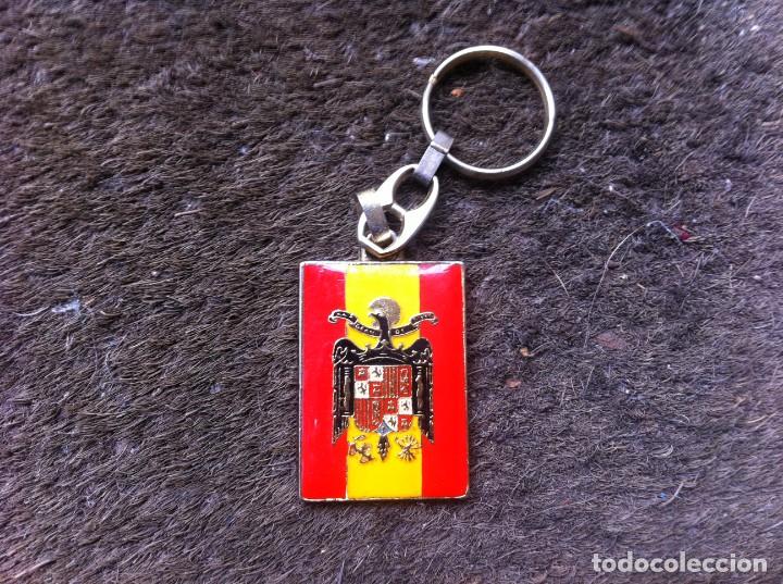 Collezionismo di Portachiavi: LLAVERO FRANCISCO FRANCO. CAUDILLO DE ESPA&Ntilde;A. BANDERA. 4X 3CM. ROSTRO EN RELIEVE