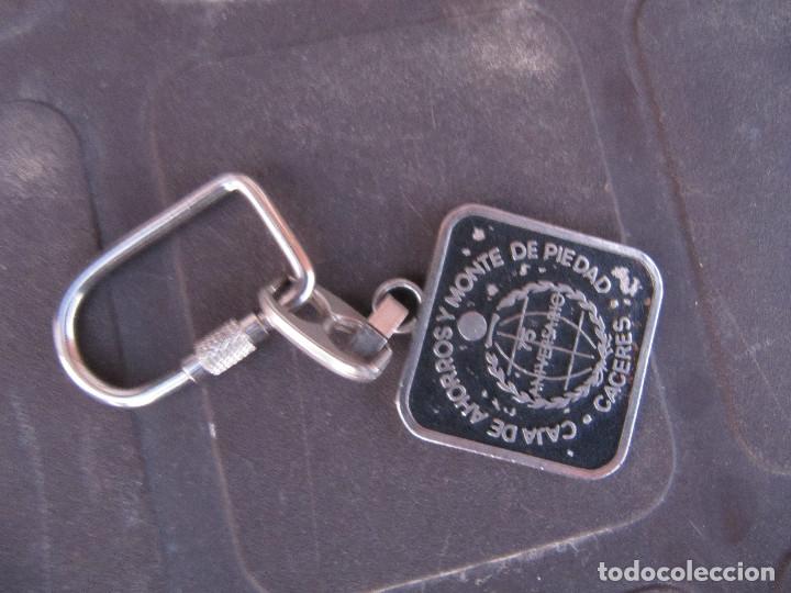 Coleccionismo de llaveros: LLAVERO CAJA DE AHORROS Y MONTE DE PIEDAD CACERES 75 ANIVERSARIO