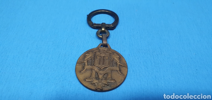 Collectionnisme de portes-cl&eacute;s: LLAVERO MET&Aacute;LICO - MAME DE LA BOURDONNAIS