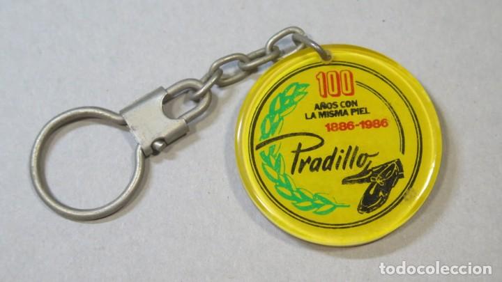 Sammlung von Schl&uuml;sselanh&auml;ngern: LLAVERO. PRADILLO. 100 A&Ntilde;OS
