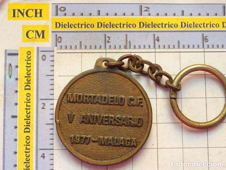 Collectionnisme de portes-cl&eacute;s: LLAVERO DE DEPORTES. F&Uacute;TBOL. CF MORTADELO M&Aacute;LAGA. V ANIVERSARIO A&Ntilde;O 1977