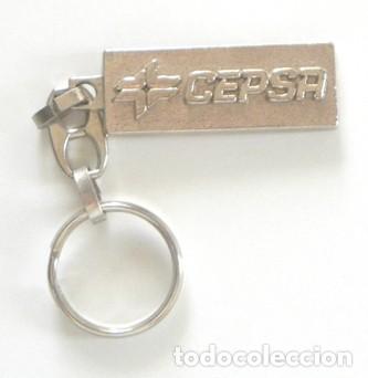 Sammlung von Schl&uuml;sselanh&auml;ngern: LLAVERO CEPSA - EN BUEN ESTADO - PLATEADO - LOGOTIPO EN RELIEVE PUBLICIDAD DE EMPRESA LOGO -DE METAL