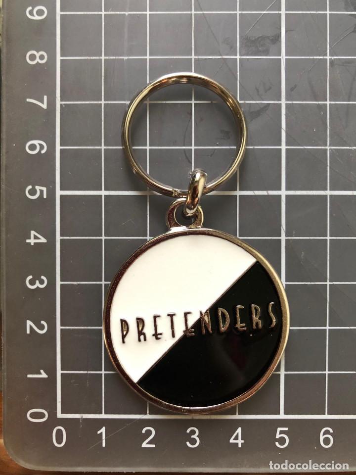 Sammlung von Schl&uuml;sselanh&auml;ngern: LLAVERO THE PRETENDERS, CRISSIE HYNDE, POPLAND