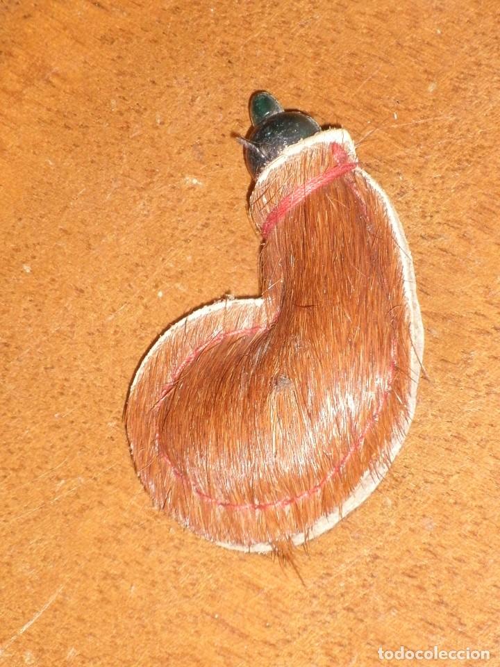 Coleccionismo de llaveros: PEQUE&Ntilde;A BOTA DE HECHA CON PELO DE CIERVO,CREO QUE ERA DE UN LLAVERO.