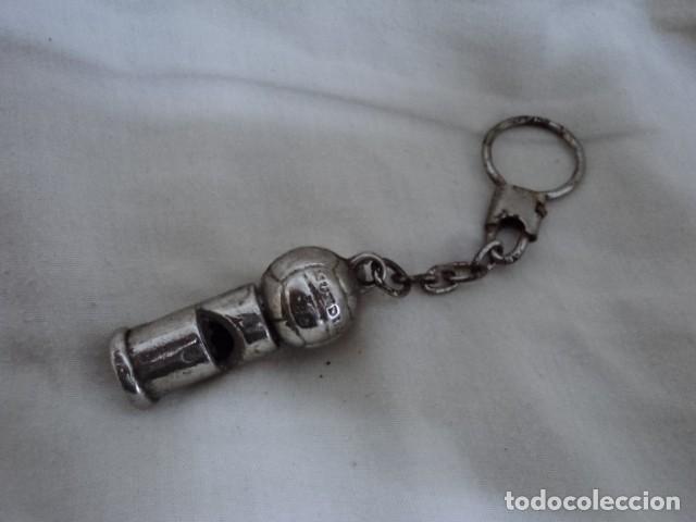 Coleccionismo de llaveros: ANTIGUO VINTAGE SILBATO FUTBOL MUNDIAL ESPA&Ntilde;A 1982 82 EN METAL COMPLETO Y ORIGINAL EPOCA