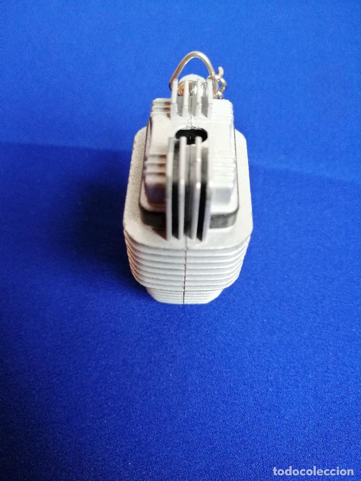 Coleccionismo de llaveros: LLAVERO MECHERO MOTOR HONDA - Foto 4