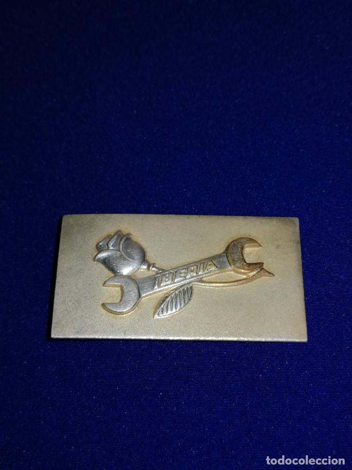 Coleccionismo de llaveros: IBERIA PLATEADA- PISACORBATAS placa - Foto 3