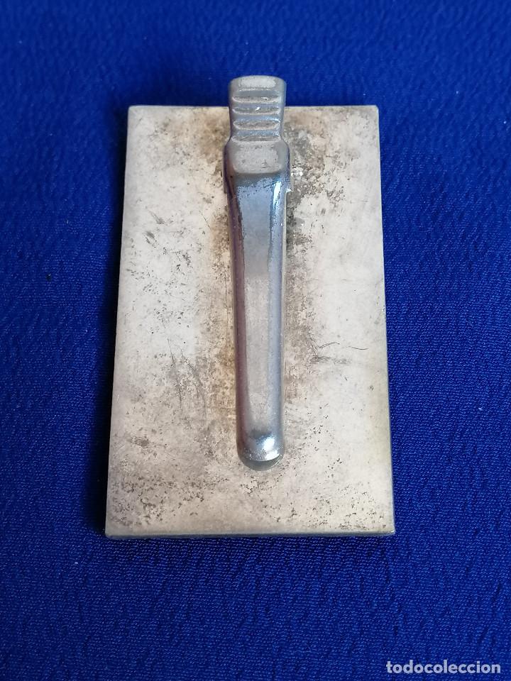 Coleccionismo de llaveros: IBERIA PLATEADA- PISACORBATAS placa - Foto 6