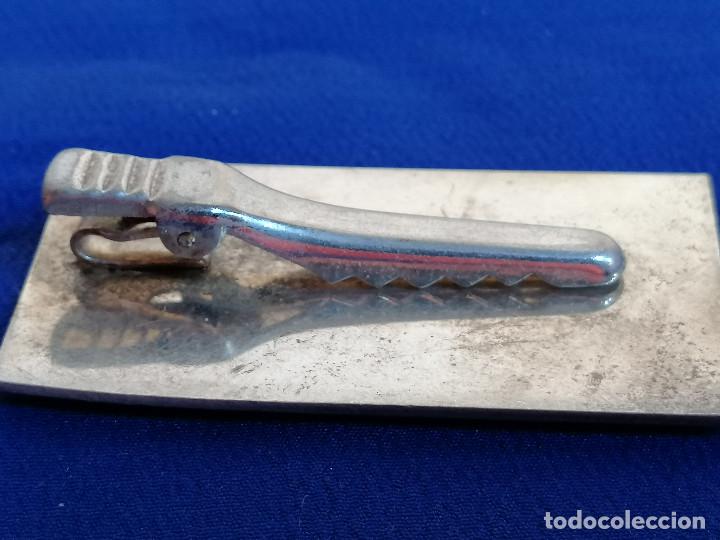 Coleccionismo de llaveros: IBERIA PLATEADA- PISACORBATAS placa - Foto 7