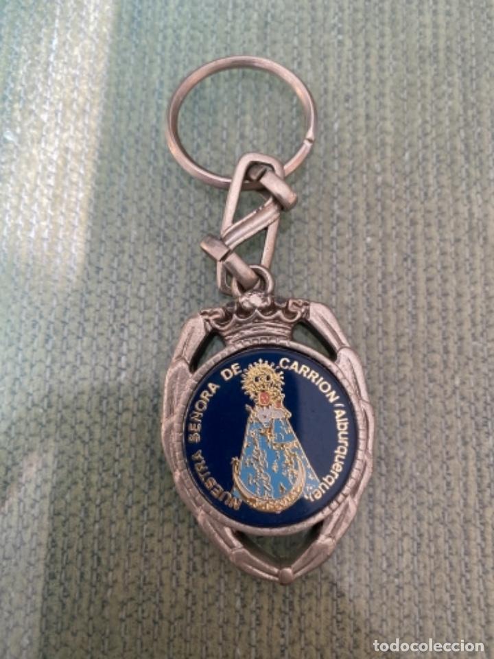 Collection of Keychains: ANTIGUO LLAVERO NUESTRA SE&Ntilde;ORA DE CARRI&Oacute;N ALBURQUERQUE BADAJOZ