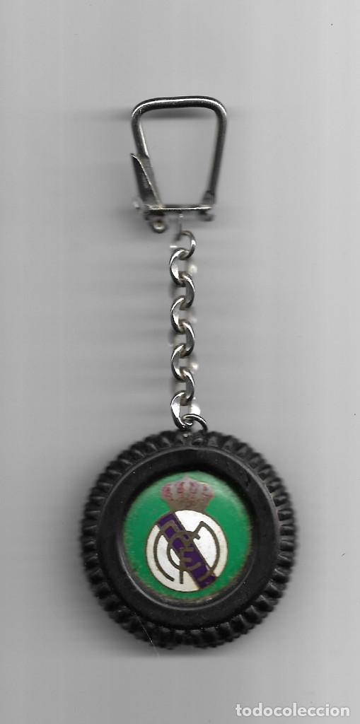 Coleccionismo de llaveros: Llavero R Madrid,parte trasera 1 x 2 quinielas