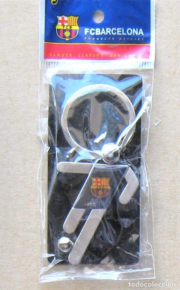 Sammlung von Schl&uuml;sselanh&auml;ngern: LLAVERO FC BARCELONA JUGADOR ACCION OFICIAL + ESTUCHE NUEVO FUTBOL METAL KEYRING KEY CHAIN