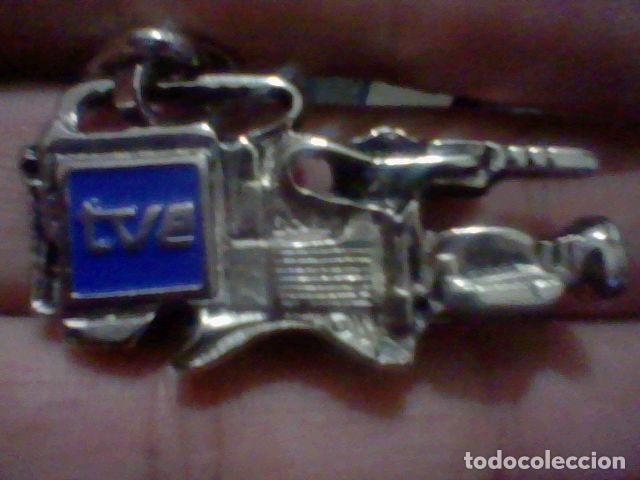 Collectionnisme de portes-cl&eacute;s: TVE CAMARA LLAVERO 4,5 CMS ANCHO RARO TELEVISION METAL CROMADO