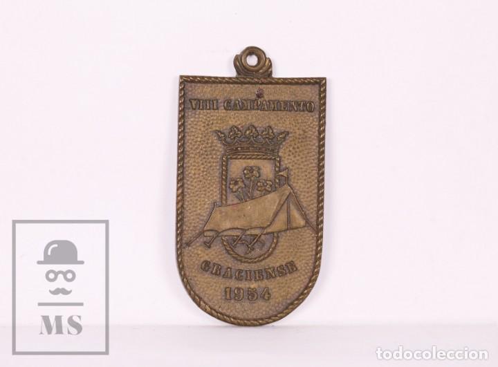 Coleccionismo de llaveros: Antiguo Llavero / Medalla del VIII Campamento Graciense, A&ntilde;o 1954 - Medidas 28 x 50 cm