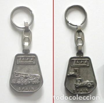 Collection of Keychains: LLAVERO - GR&Uacute;AS LUNA - CAMI&Oacute;N EN RELIEVE - PUBLICIDAD - DE METAL - ESPA&Ntilde;A - DIFERENTE POR CADA LADO