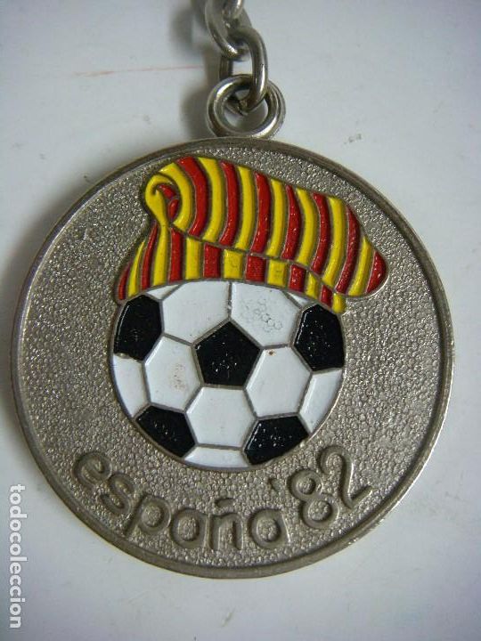 Coleccionismo de llaveros: LLAVERO ESPA&Ntilde;A 82 ZARAGOZA CON EL MUNDIAL