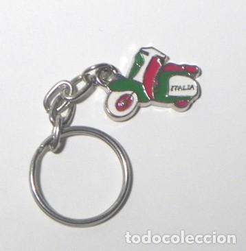 Coleccionismo de llaveros: LLAVERO - MOTO ESTILO VESPA - ITALIA - DE METAL - TRANSPORTE -MUCHOS OTROS LLAVEROS EN OTRAS SECCION