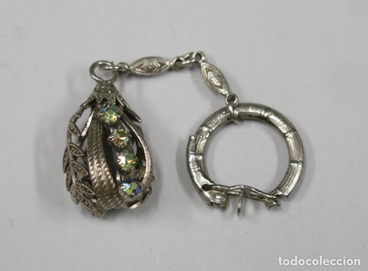 Sammlung von Schl&uuml;sselanh&auml;ngern: LLAVERO DE METAL Y SIMIL PEDRERIA