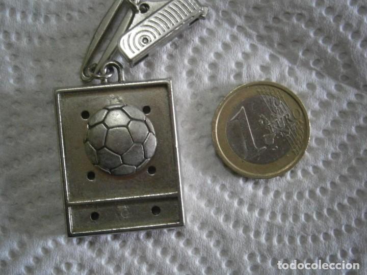 Collectionnisme de portes-cl&eacute;s: LLAVERO A&Ntilde;OS 70/80 DE FUTBOL