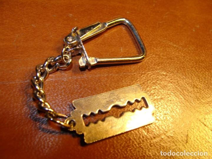 Collection of Keychains: ANTIGUO LLAVERO DE COLECCION HOJA DE AFEITAR CUCHILLA BARBERO