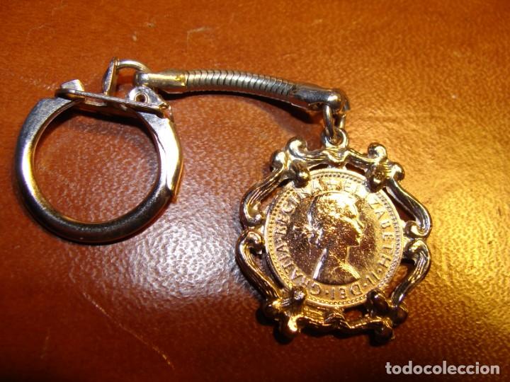 Collection of Keychains: ANTIGUO LLAVERO DE COLECCION MONEDA ELIZABET II REPRODUCCION