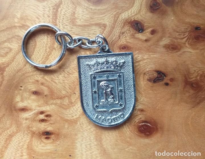 Coleccionismo de llaveros: LLAVERO SEGUROS FINISTERRE - ESCUDO MADRID