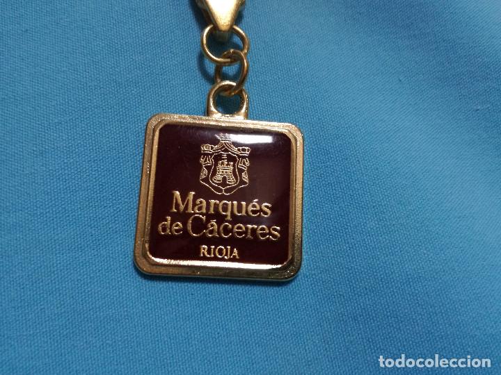 Collectionnisme de portes-cl&eacute;s: LLAVERO DE METAL - VINO RIOJA MARQUES DE CACERES (BEBIDAS)
