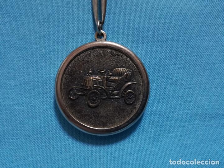 Sammlung von Schl&uuml;sselanh&auml;ngern: LLAVERO DE METAL - COCHE ANTIGUO 1900 - PUBLICIDAD CURFISA (COCHES CAMIONES TALLERES)