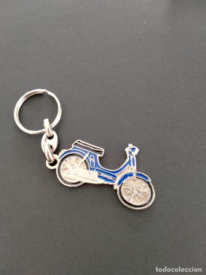 Sammlung von Schl&uuml;sselanh&auml;ngern: llavero vespino azul