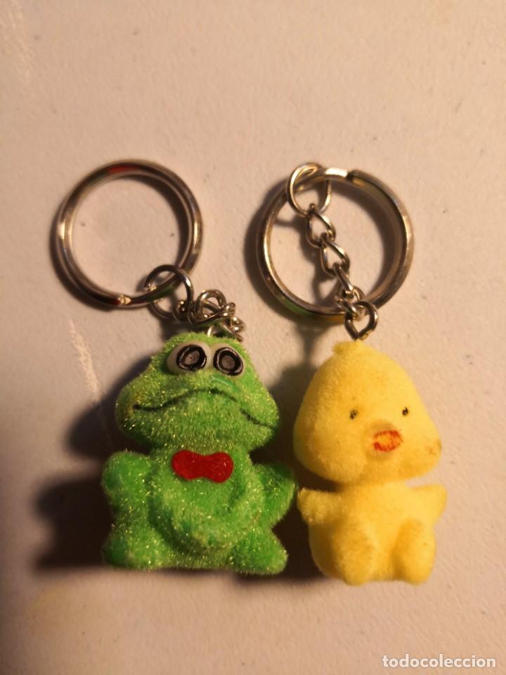 Coleccionismo de llaveros: 2 llaveros RANA cute Y POLLITO interior cart&oacute;n duro y aterciopelado brillante por fuera a&ntilde;os 80