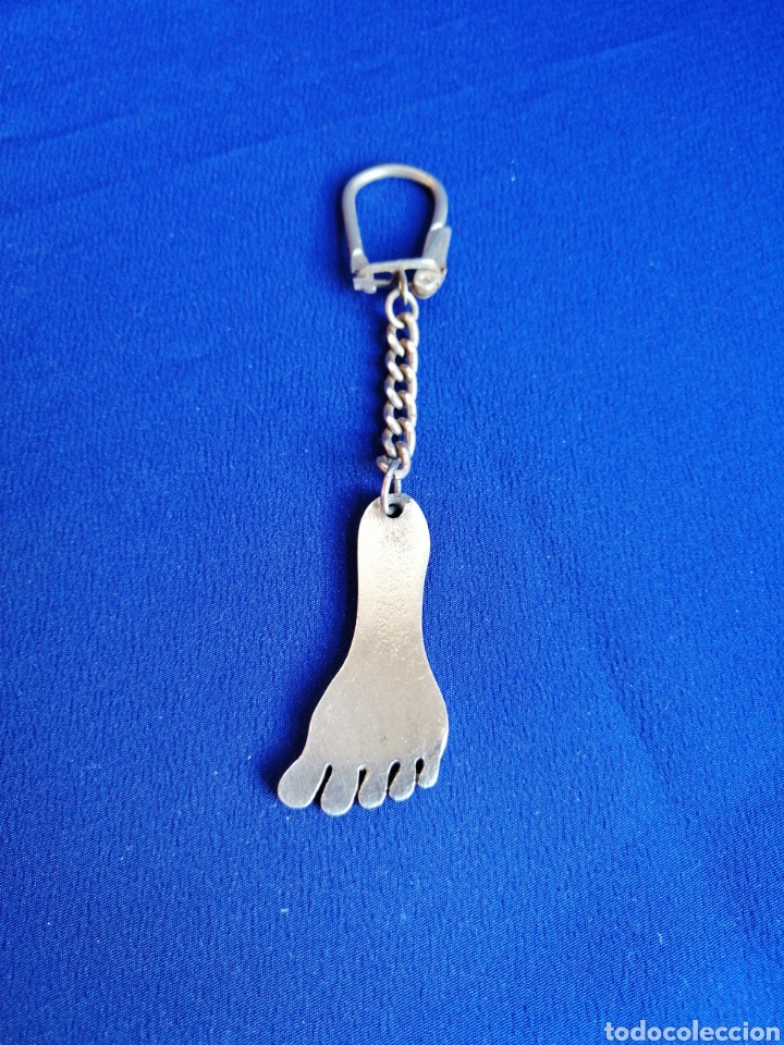 Collection of Keychains: LLAVERO PIE