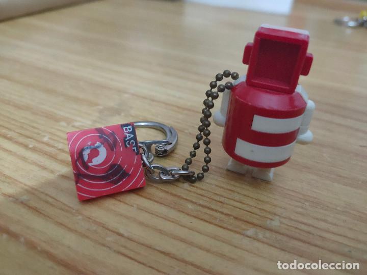 Coleccionismo de llaveros: Llavero puzzle / rompecabezas con forma de robot publicidad de Basf - Foto 2