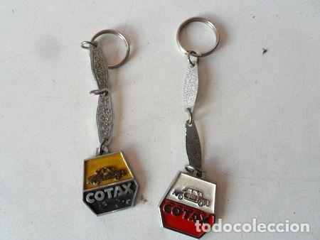 Coleccionismo de llaveros: 2 llavero insignia antigua taxi cotax peugeot 404 di tella