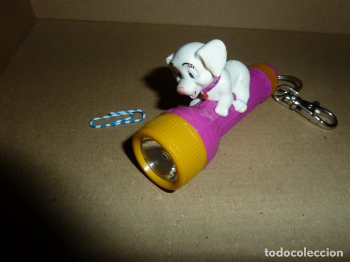 Coleccionismo de llaveros: Llavero linterna D&aacute;lmatas. Disney - Foto 2