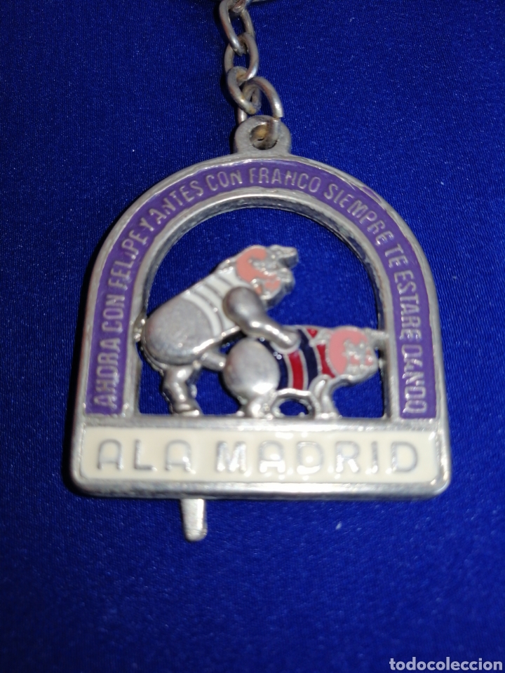 Llavero Barça. Disponible en metal o color blaugrana lacado o del Real  Madrid - Eventus