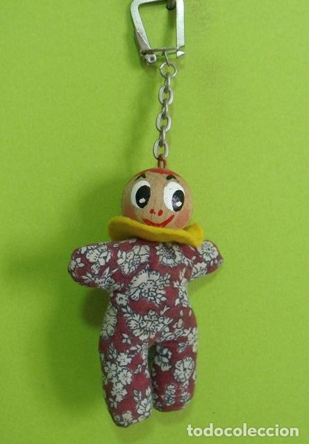 Coleccionismo de llaveros: Llavero Figura Mu&ntilde;eco Trapo y Madera - Hecho a Mano