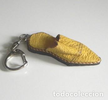 Collectionnisme de portes-cl&eacute;s: LLAVERO - BABUCHA AMARILLA - MINIATURA - CALZADO - BABUCHITA - OTROS LLAVEROS DE CALZADO EN VENTA