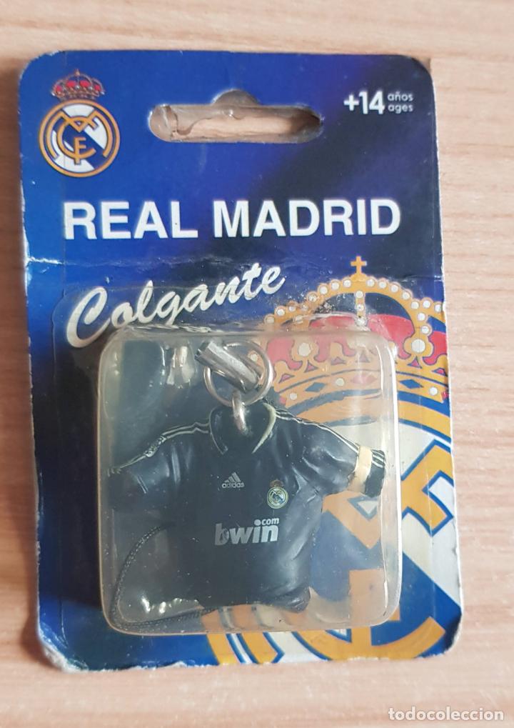 Coleccionismo de llaveros: Llavero, colgante para m&oacute;vil de la camiseta del Real Madrid. Dorsal 7 Ra&uacute;l. En su caja original