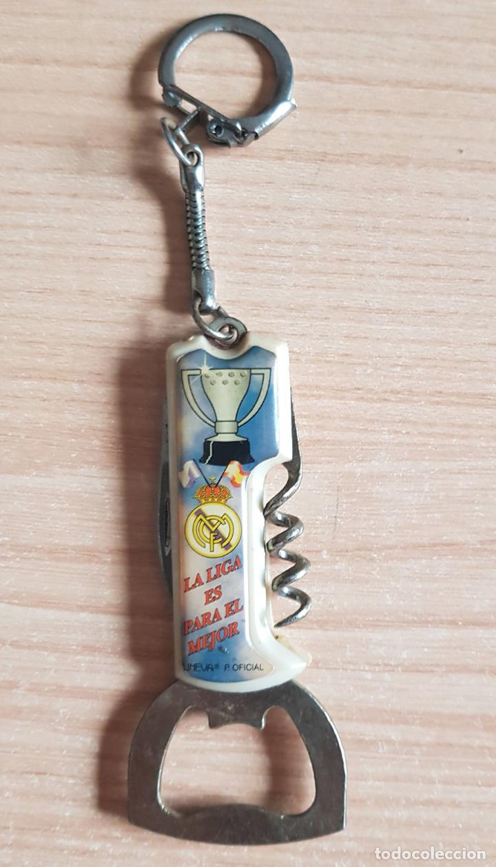 Collectionnisme de portes-cl&eacute;s: Llavero met&aacute;lico del Real Madrid. La liga es para el mejor. Abridor de botellas
