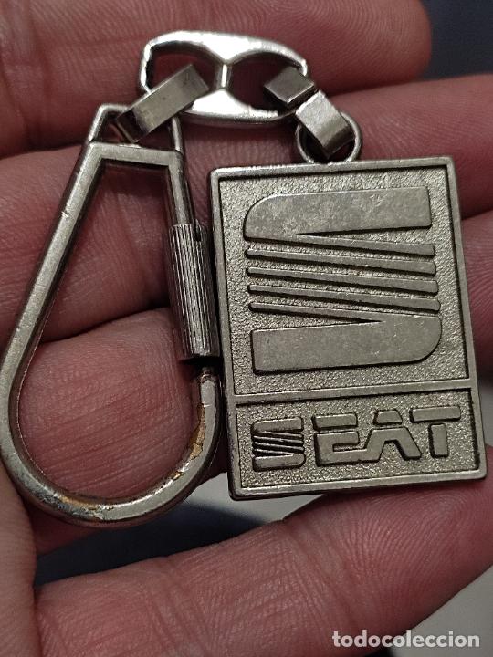 Collection of Keychains: SEAT LLAVERO METAL CROMADO 3,5 CM ALTO ORIGINAL VINTAGE