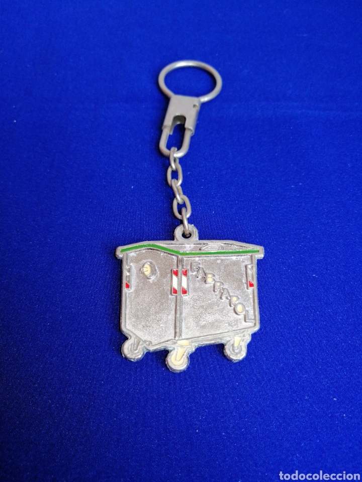 Collection of Keychains: LLAVERO CONTENEDOR DE BASURA