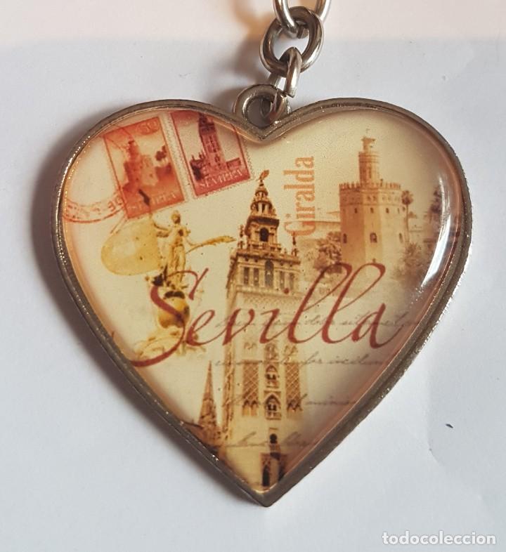 Coleccionismo de llaveros: llavero recuerdo de Sevilla en forma de coraz&oacute;n - Foto 1