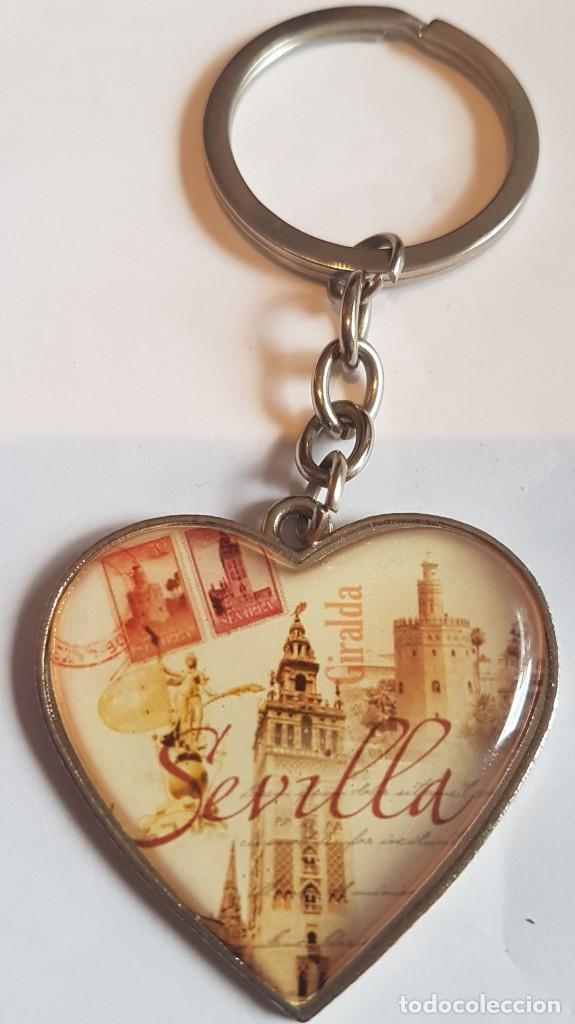 Coleccionismo de llaveros: llavero recuerdo de Sevilla en forma de coraz&oacute;n - Foto 3