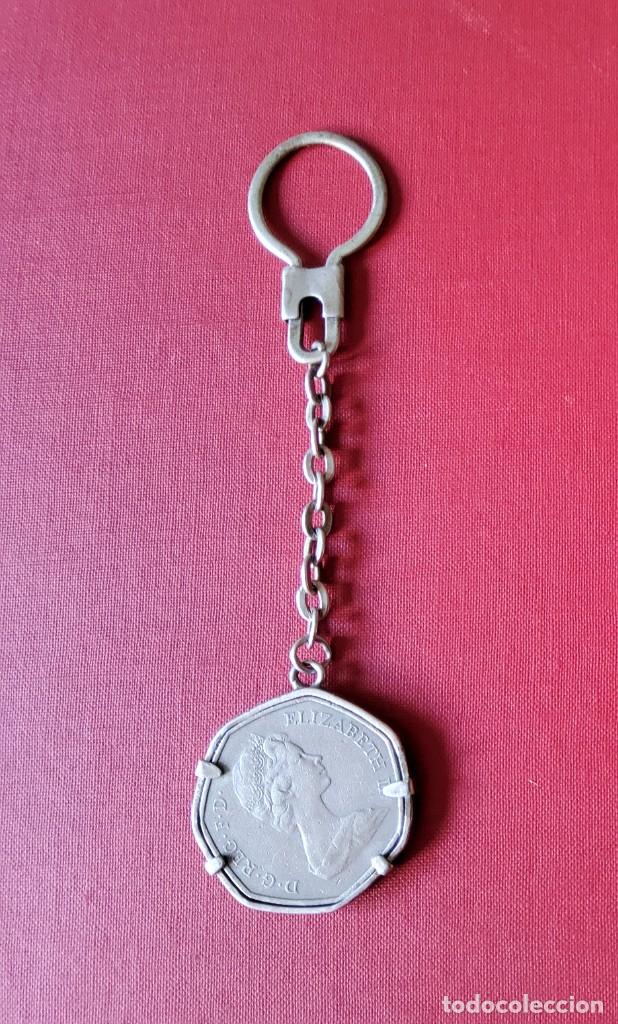 Coleccionismo de llaveros: LLAVERO CON MONEDA INGLESA - Foto 2