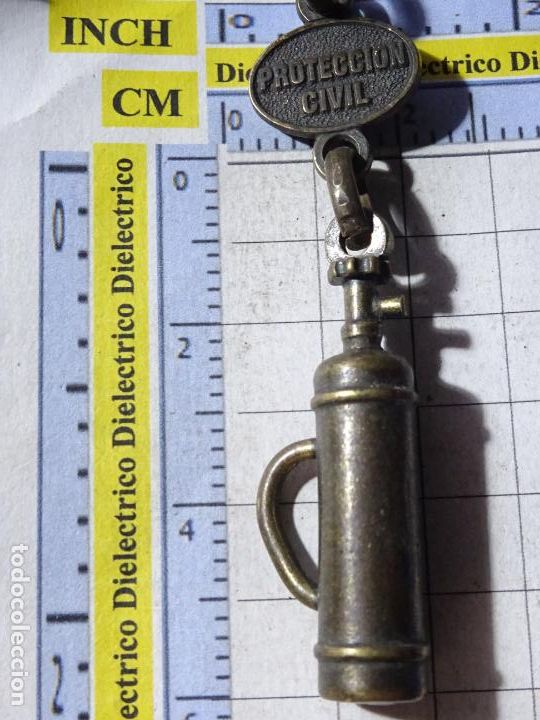 Collection of Keychains: LLAVERO DE MINIATURAS FIGURITAS. EXTINTOR. PROTECCI&Oacute;N CIVIL ESCUELA EXTINCI&Oacute;N DE INCENDIOS